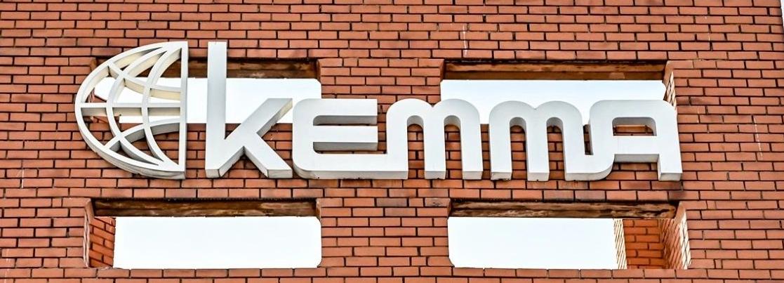 Как превратить рядовой фасад в произведение искусства с помощью «неправильного» кирпича